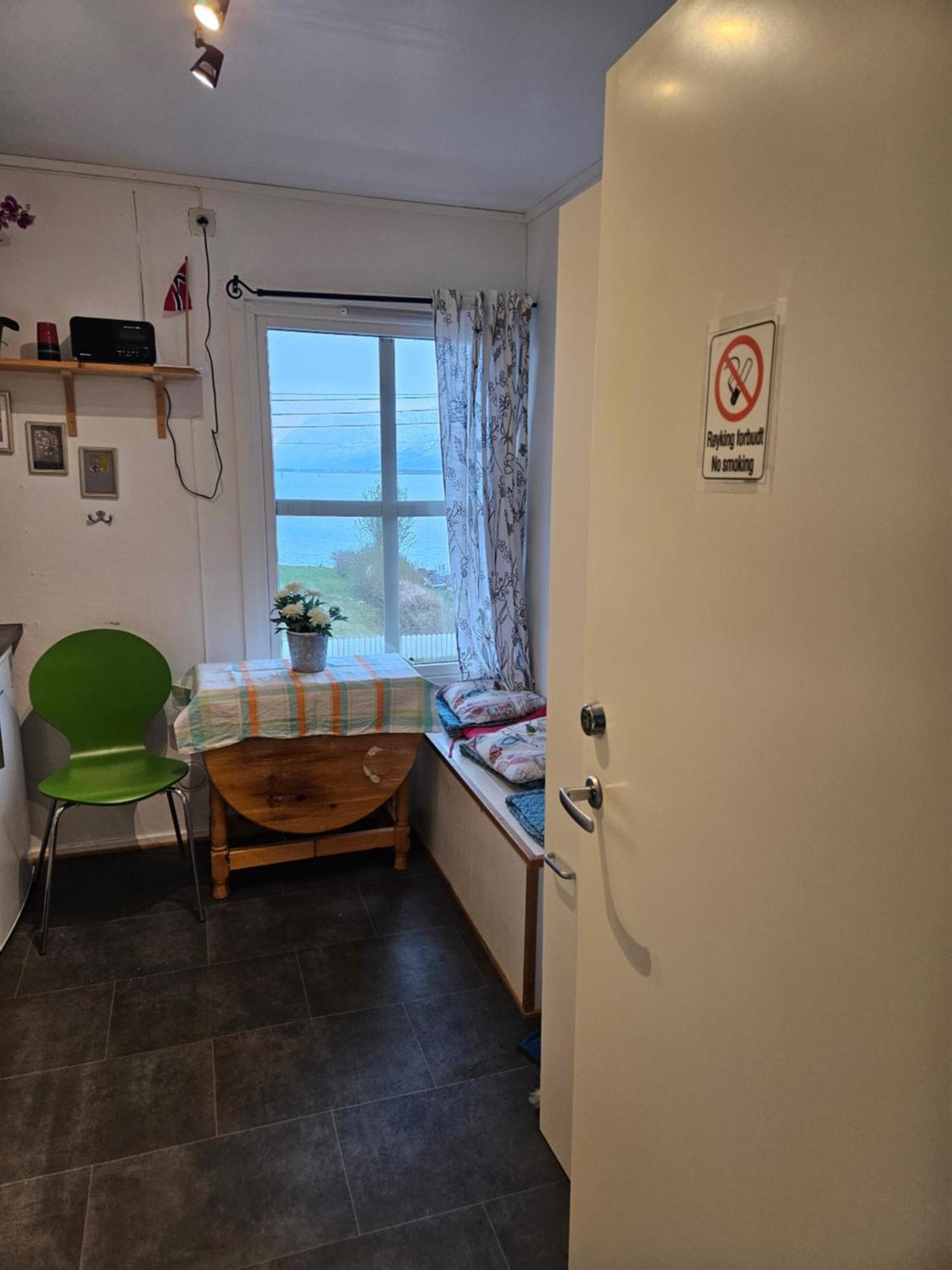 Risoyhamn Kafe Hotel Buitenkant foto