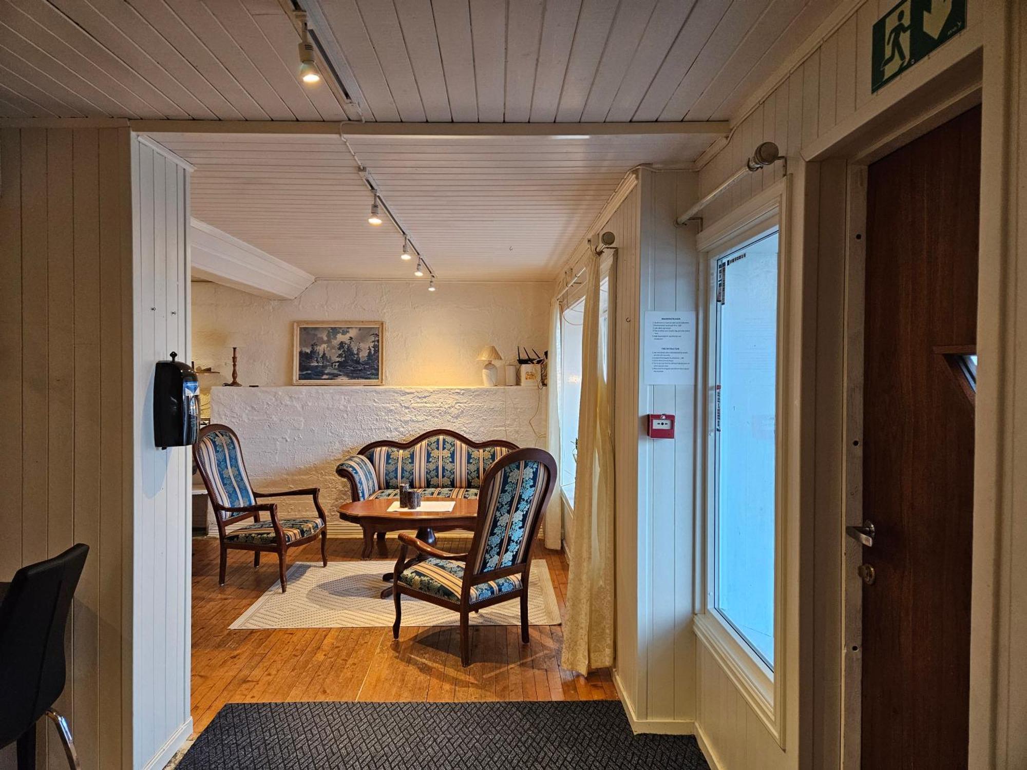 Risoyhamn Kafe Hotel Buitenkant foto